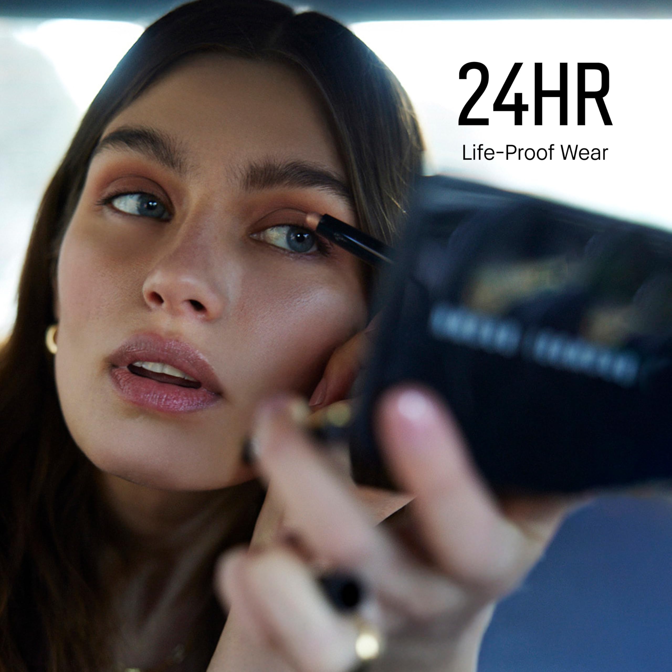 Bobbi Brown applying golden bronze on eyelid for instant wash of color