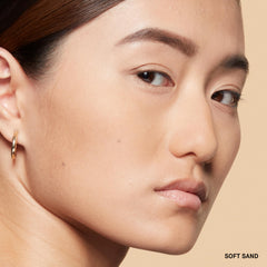 Bobbi Brown pressing powder applied on T-zone to reduce shine and mattify skin