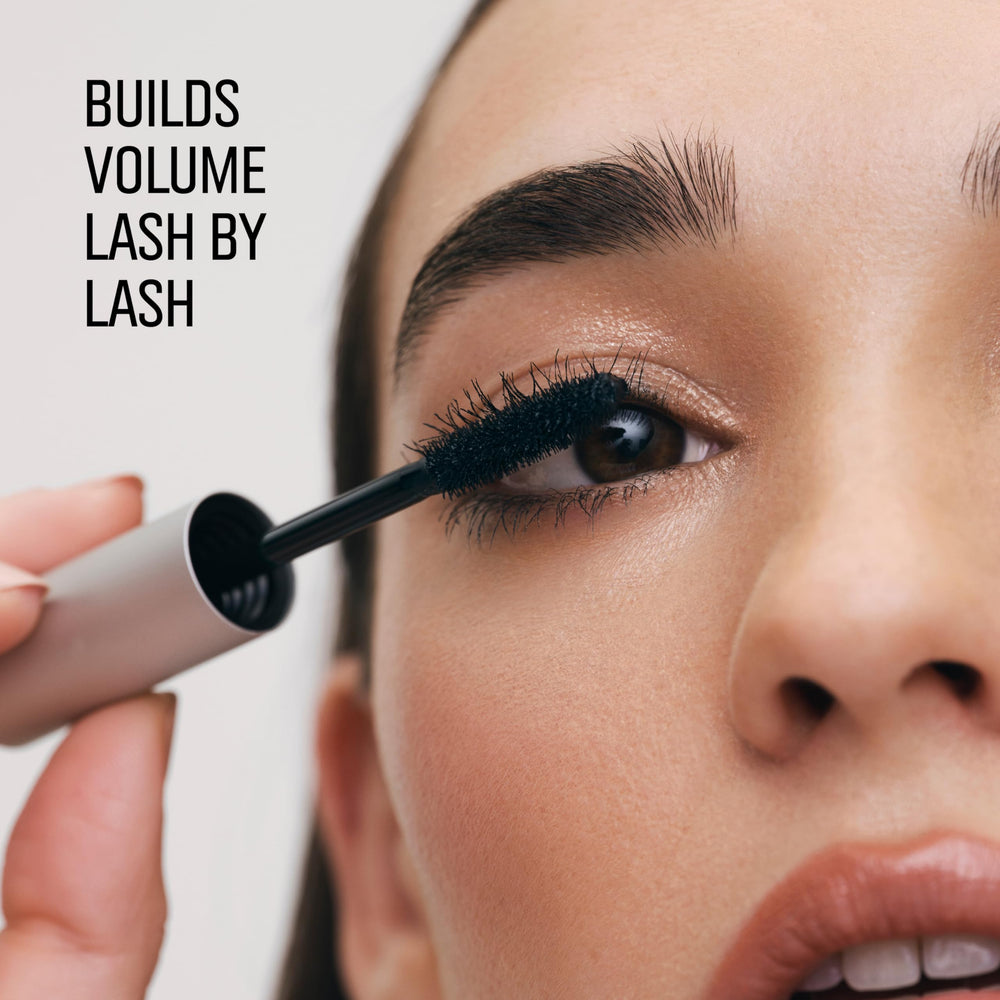 Bobbi Brown brush bristles close-up ensuring even volumizing and separation