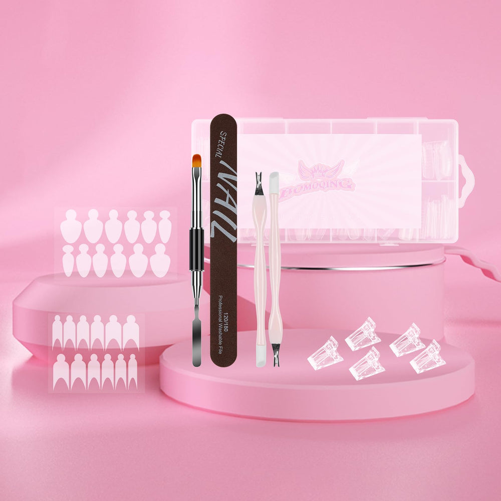 BOMOQING applying polygel into a dual form demonstrating easy shaping and curing