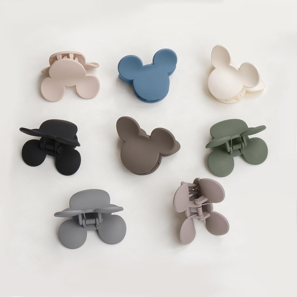 BOUNIQ clip securing half-up hairstyle on model, neat and lightweight hold