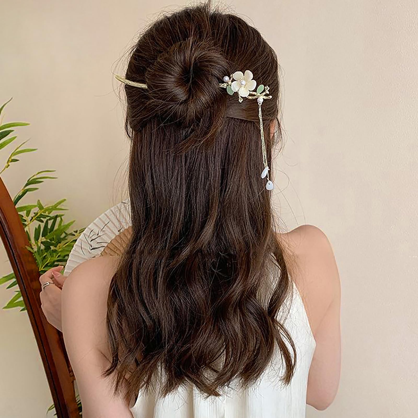 BQSAZHYJ hair sticks held in hand to show 17cm length and carry convenience