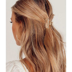 Brinie smooth edge close-up showing snag-free, gentle hair contact