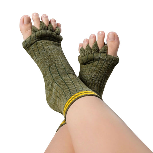 burning barefoot front view of toe separator socks showing fit and design benefits