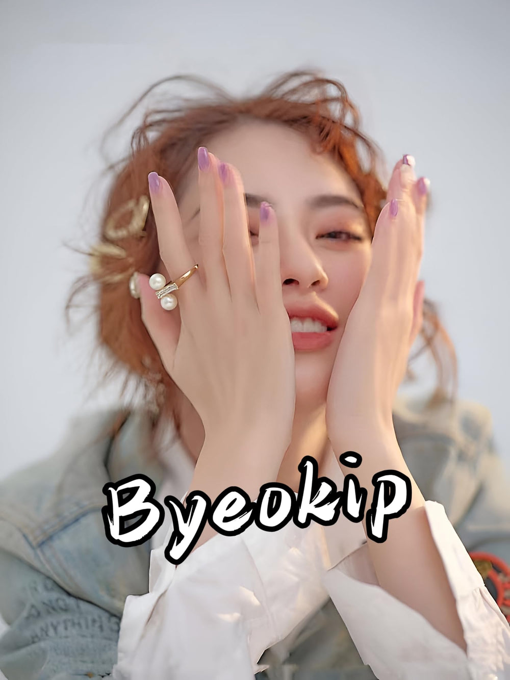 Byeokip lifestyle image with spring outfit, shows wearable everyday manicure look