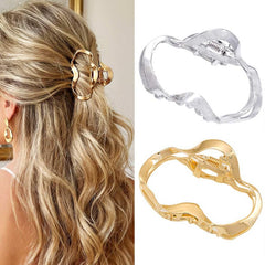 CAKURE gold claw clip front view showing polished finish and secure hold