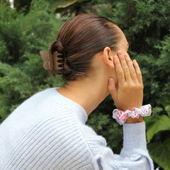 Canitor acrylic texture detail illustrating smooth, snag-free surface for hair protection