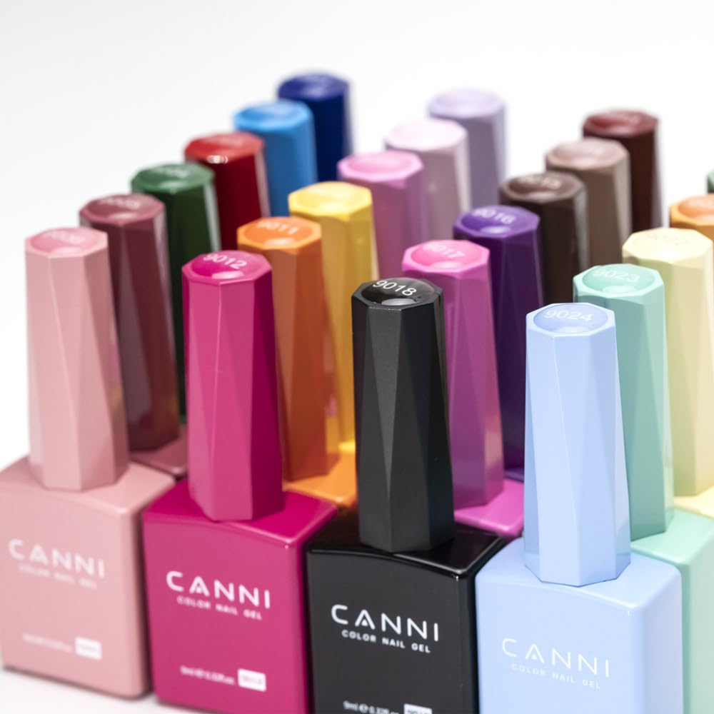 CANNI black and white contrast French manicure showcasing crisp lines benefit