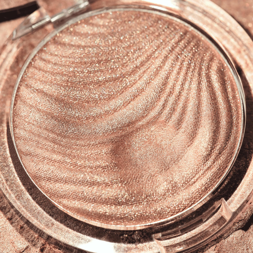 Catrice on eye lid closeup showing multidimensional shimmer and reflective dimension