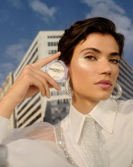 Catrice application brush depositing highlighter for precise, even glow