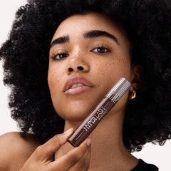 Catrice Hyper Lash Speedy Brown on model in everyday makeup look