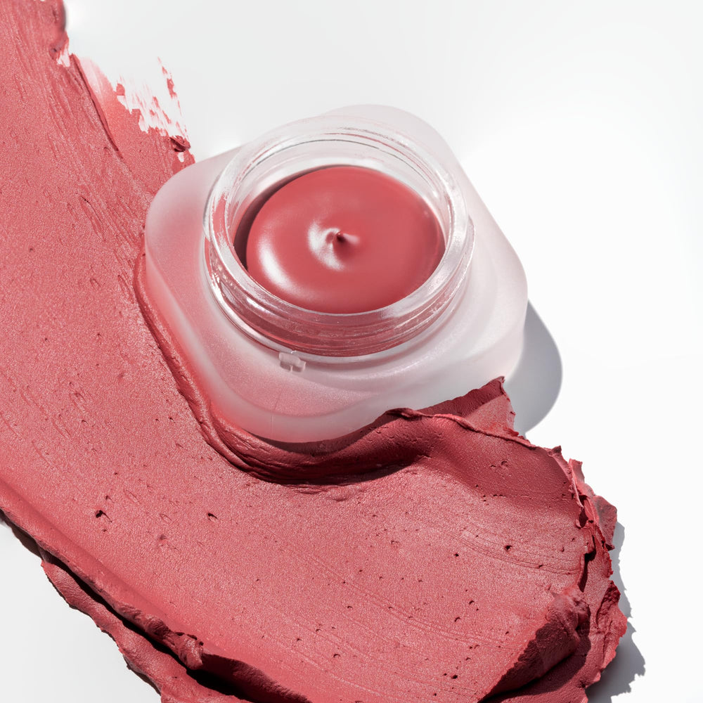 Catrice close-up of product on applicator showing smooth pick-up and blendability