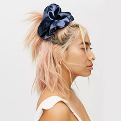 CEELGON scrunchie worn in high ponytail demonstrating secure gentle hold