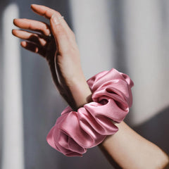 CEELGON stretched elastic core detail demonstrating strong stretch and secure hold