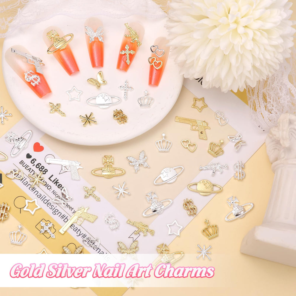 CESUSME charms applied on nails demonstrating stylish Y2K manicure look