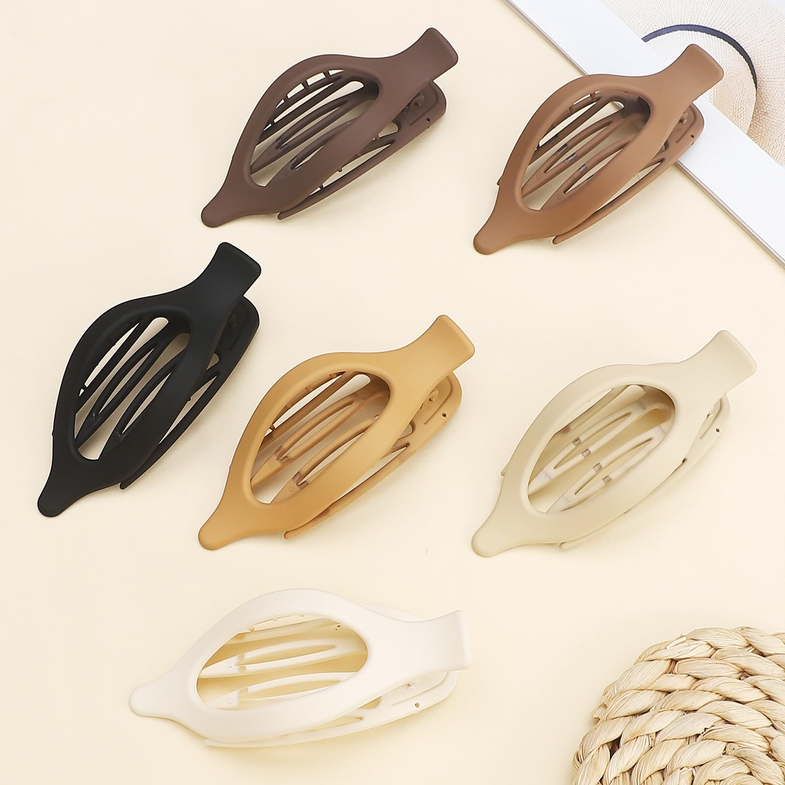 CHANDAT close-up of smooth curved clip edge for comfortable lay-down wear