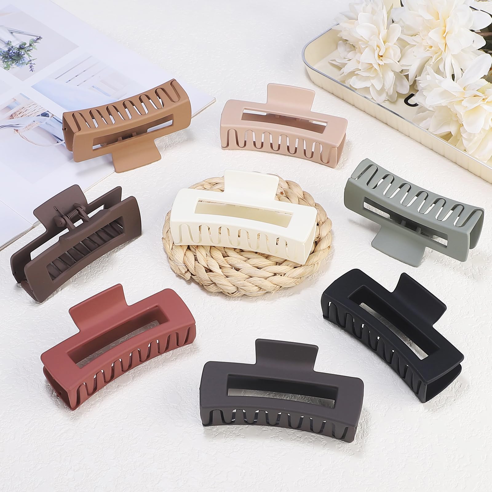 CHANDAT close-up of acrylic teeth and spring for durability and secure grip