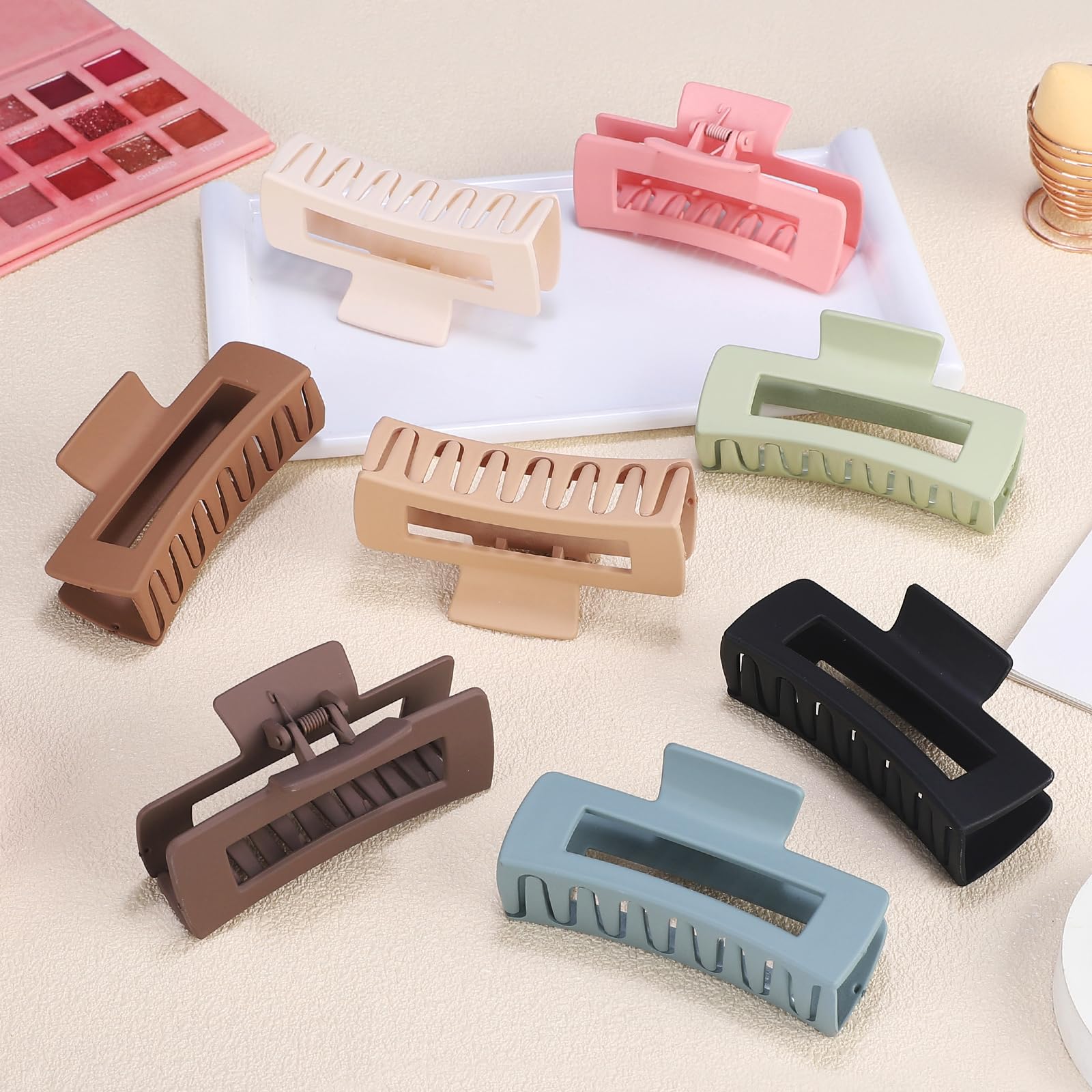 CHANDAT colorful array of eight clips offering versatile outfit coordination