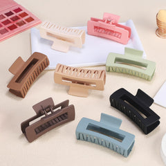 CHANDAT colorful array of eight clips offering versatile outfit coordination
