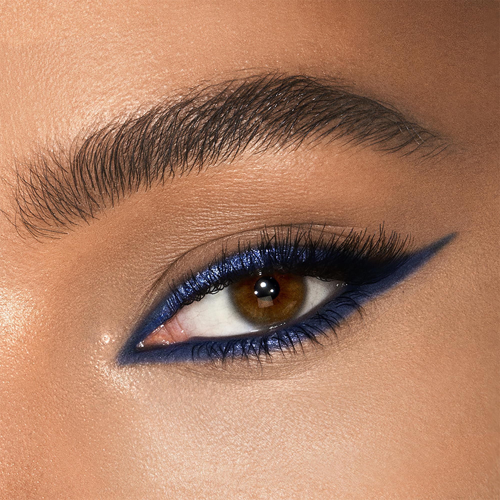 Charlotte Tilbury texture swatch of matte and metallic finishes for smooth blendability