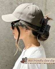 CHLINS material and spring detail showing durable, hair-friendly finish