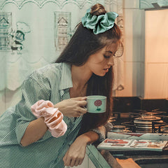 Chloven scrunchie worn in ponytail demonstrating polished look and comfortable support