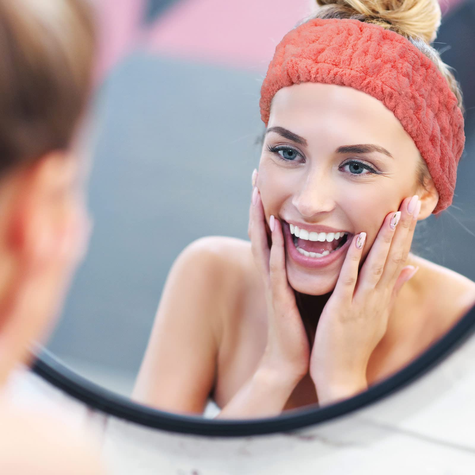 Chuangdi headband holding hair back during facial mask for easier skincare