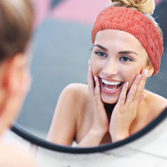 Chuangdi headband holding hair back during facial mask for easier skincare