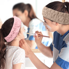 Chuangdi headband worn during facial mask keeping hair clear for precise application