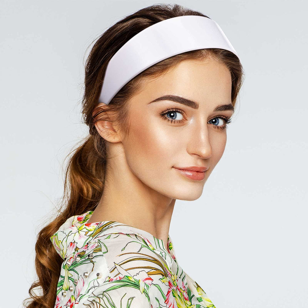 Chuangdi headband worn during makeup routine keeping hair back benefit