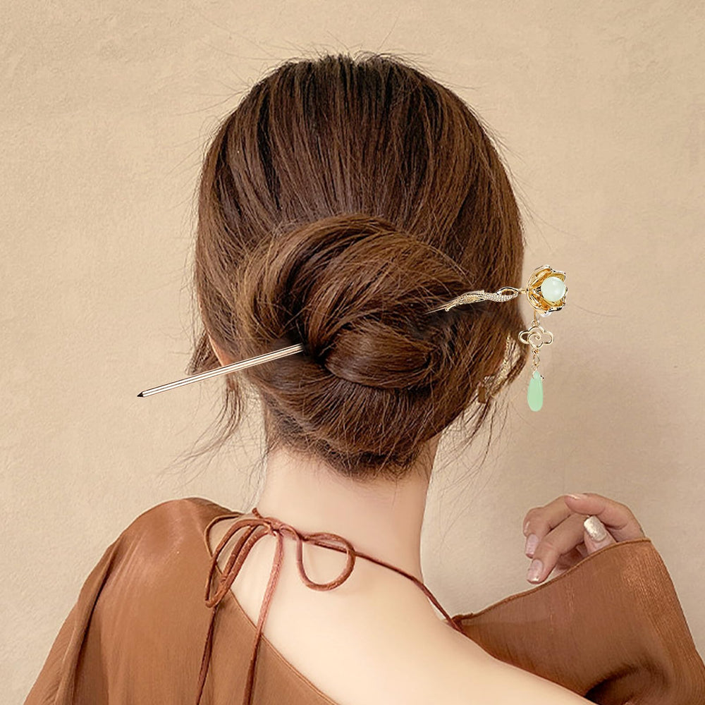 Cinaci hair sticks length comparison on hand showing scale benefit: choose correct size