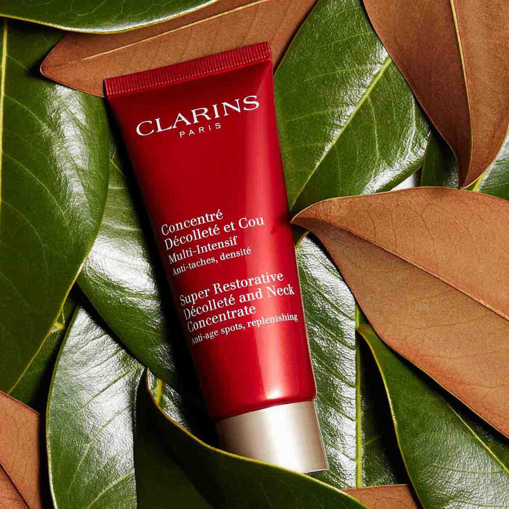 Clarins 75ml jar beside a ruler to show size and travel-friendly volume benefit