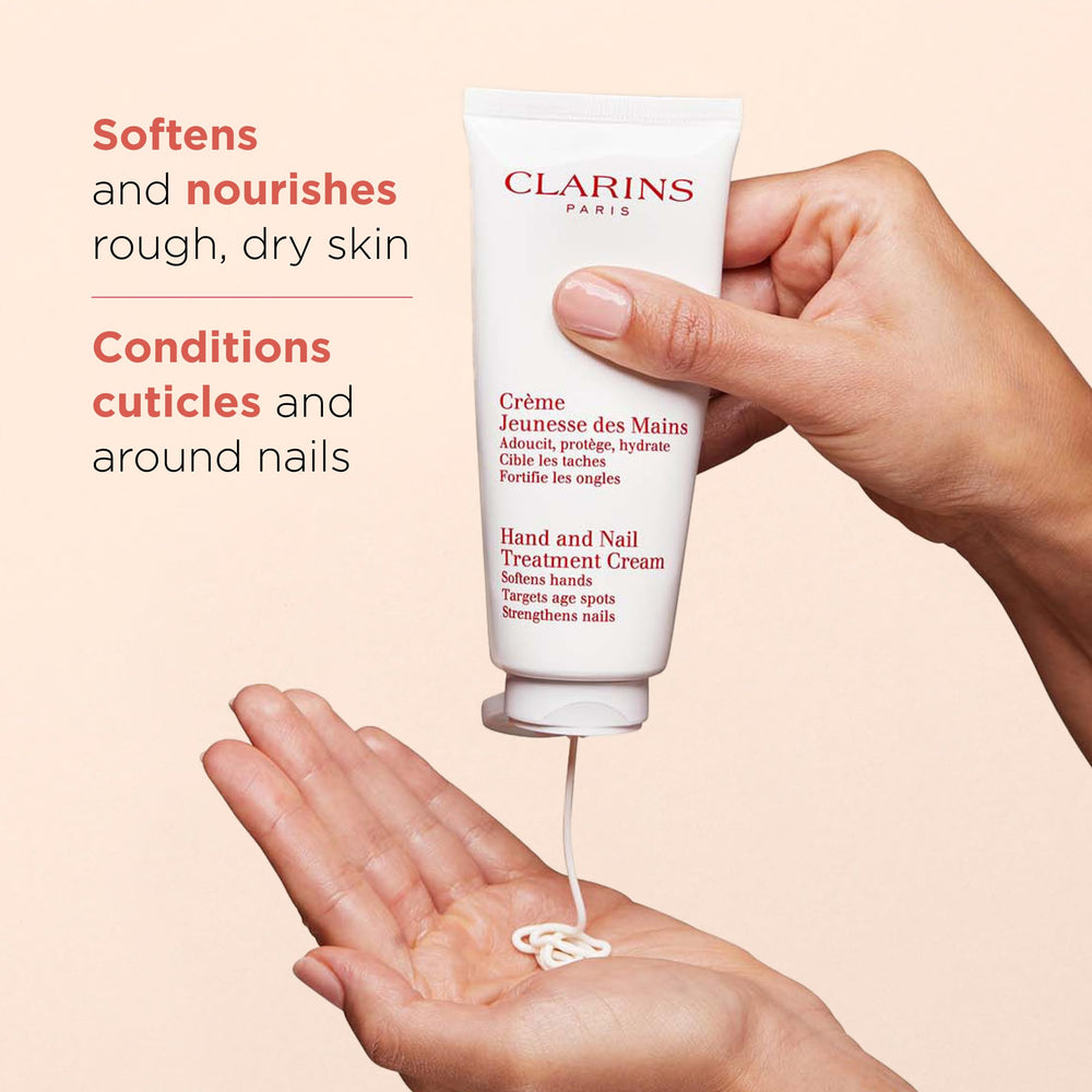 Clarins cream texture close-up highlighting lightweight hydration benefit