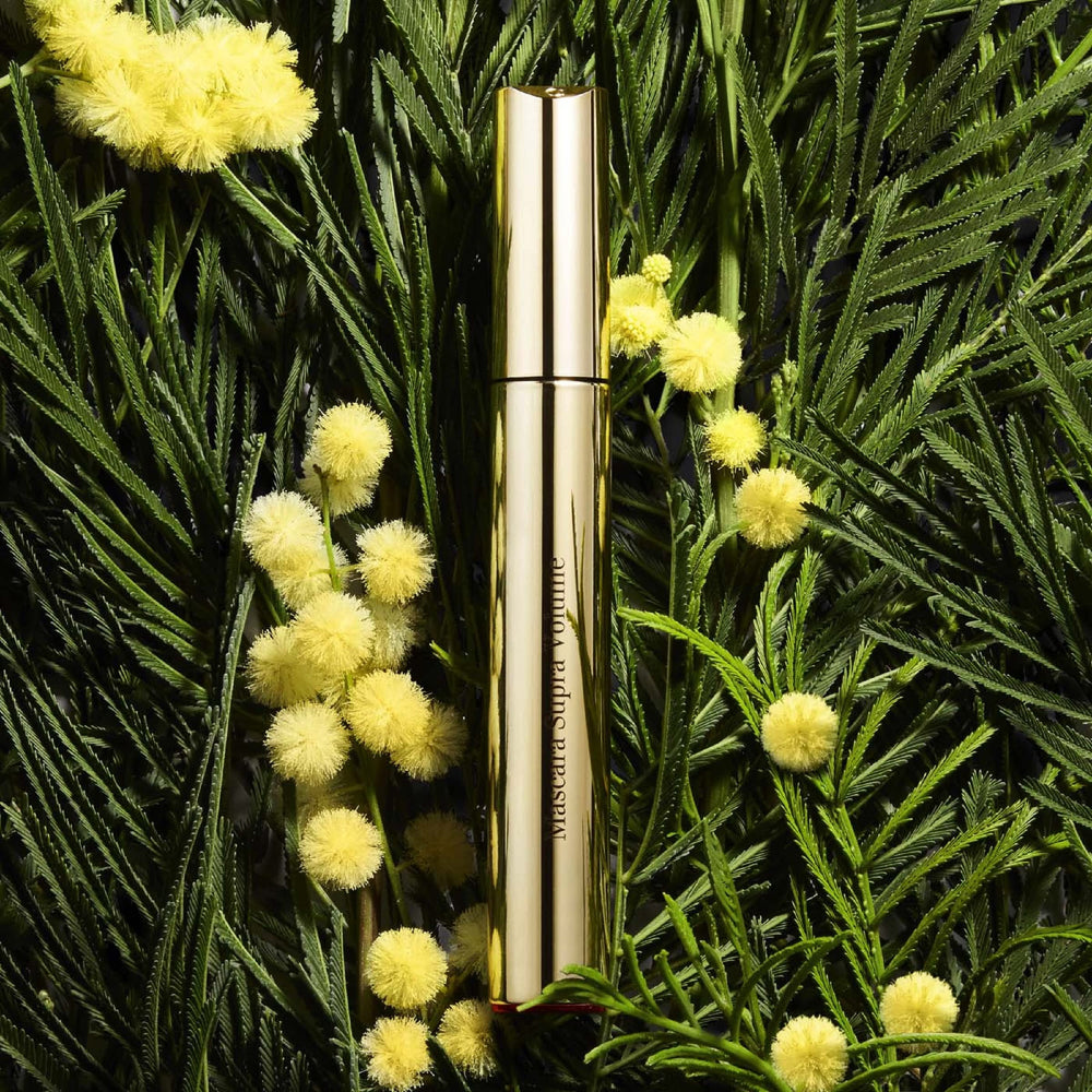 Clarins mascara texture swatch showing rich black pigment and smooth formula