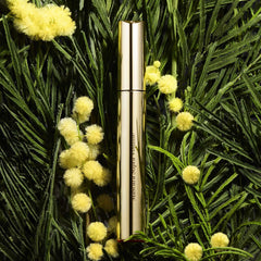 Clarins mascara texture swatch showing rich black pigment and smooth formula