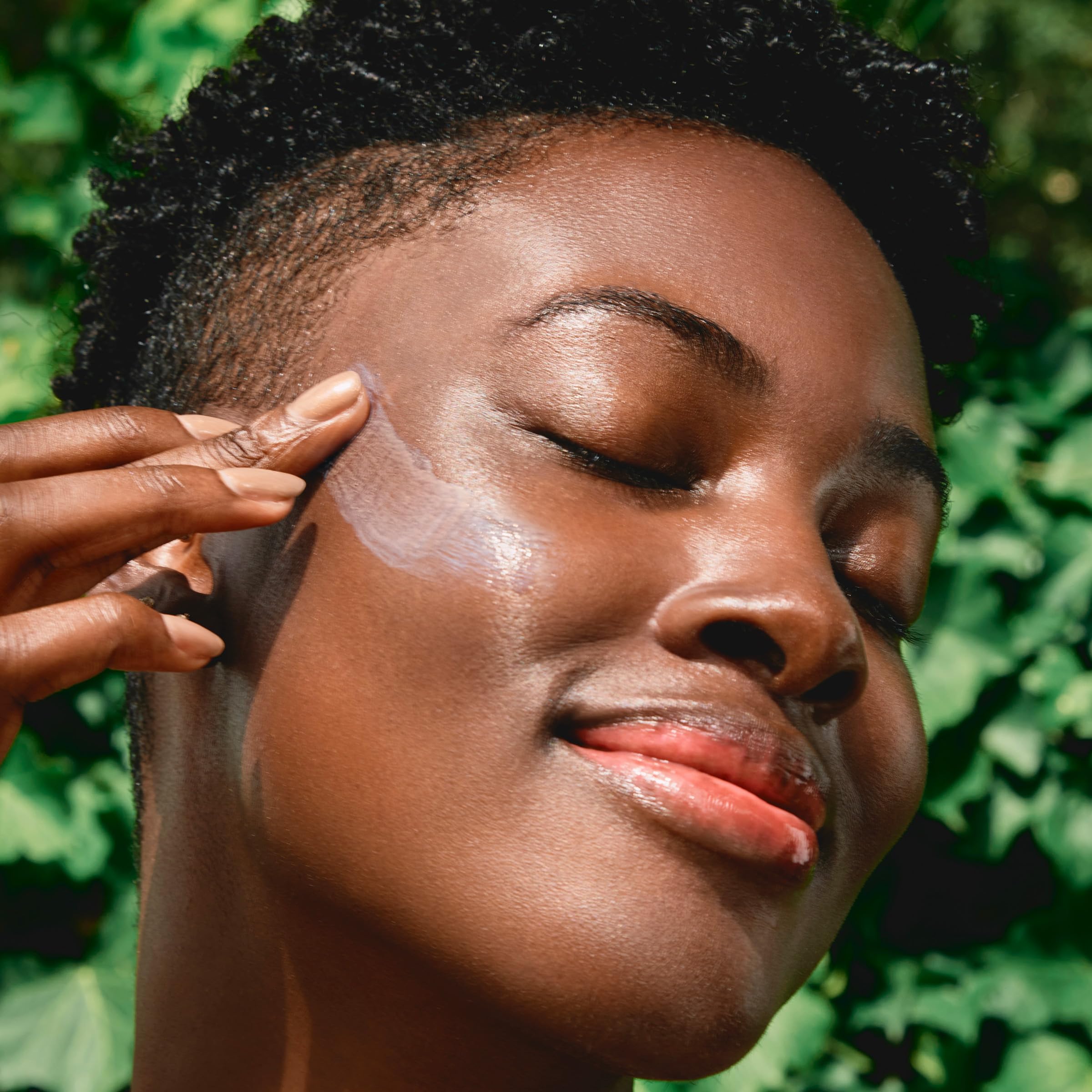 Clarins UV Plus texture close-up illustrating lightweight, oil-free finish