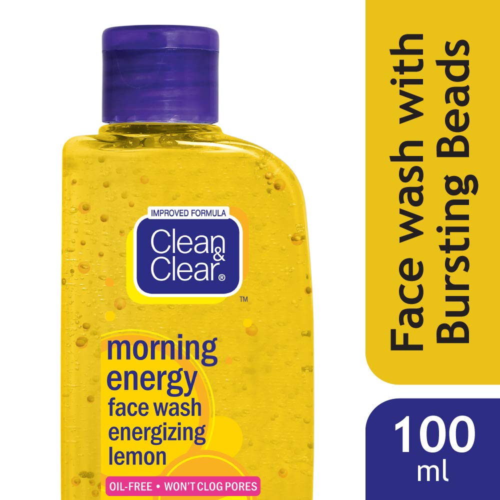 Clean & Clear foamy lather on hand during use, demonstrates gentle effective cleanse