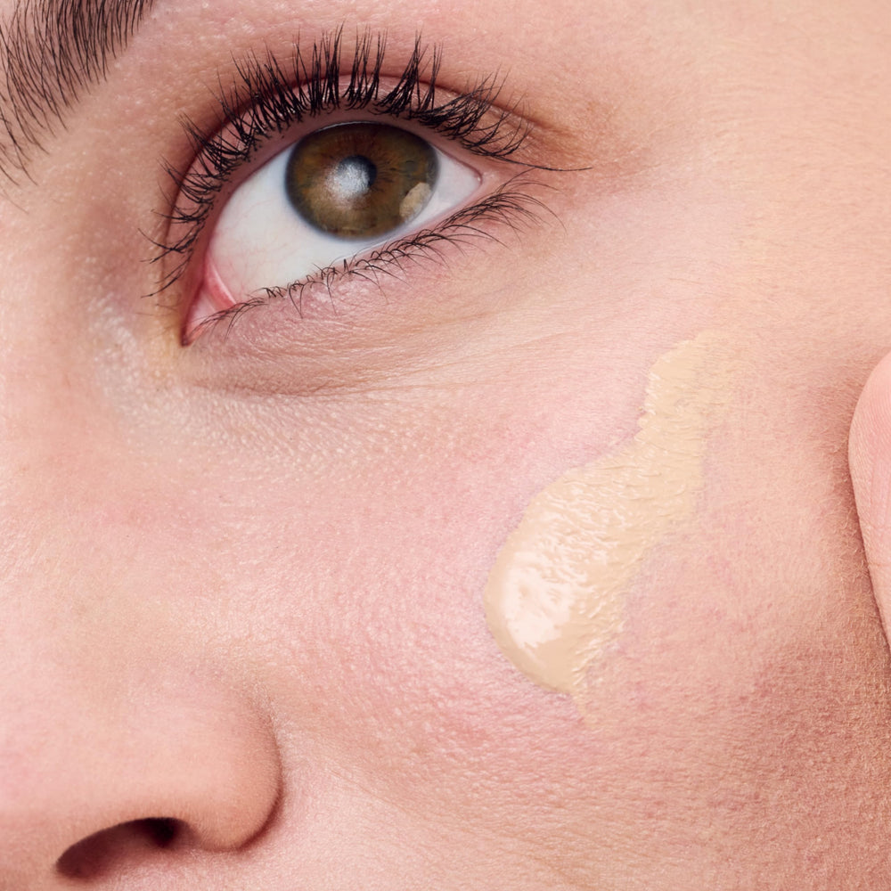 Clinique liquid texture swirl with neutralizing pearls for redness correction benefit