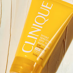 Clinique close-up texture of cream demonstrating lightweight, fast absorption