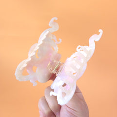 Clip Sugar on beach towel in lifestyle scene showing summer-ready style benefit