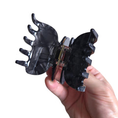 Clip Sugar hinge detail showing strong spring mechanism for reliable closure