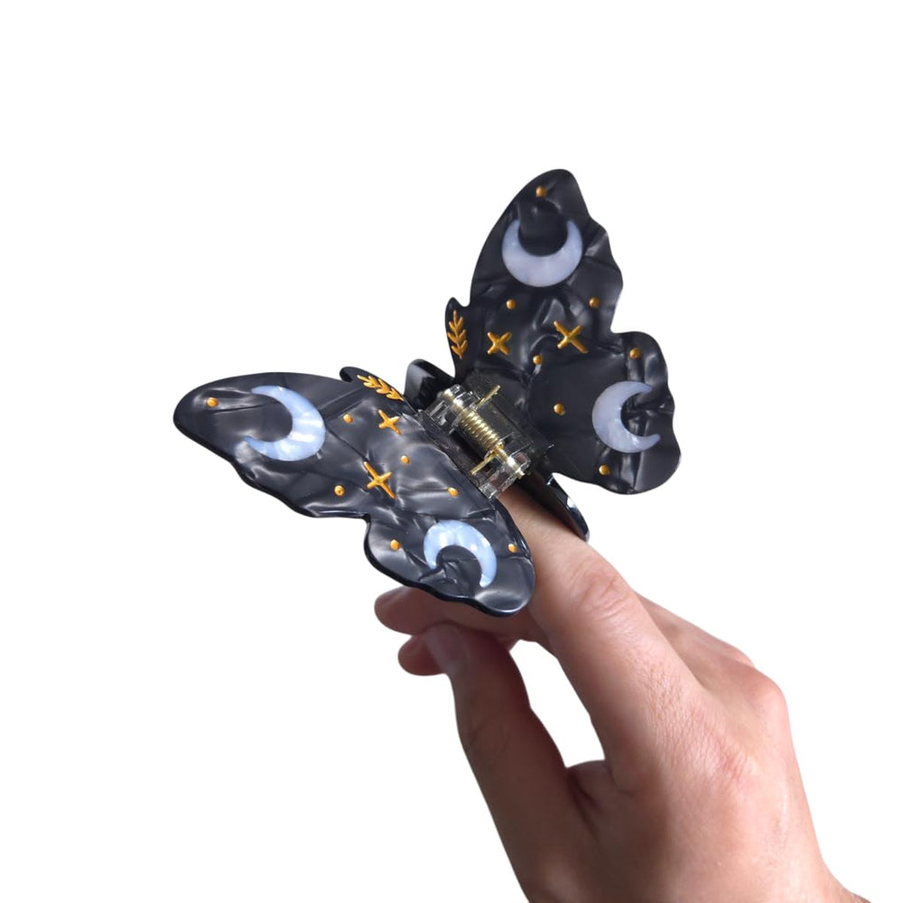 Clip Sugar clip styled in casual outfit setting adding chic finishing touch