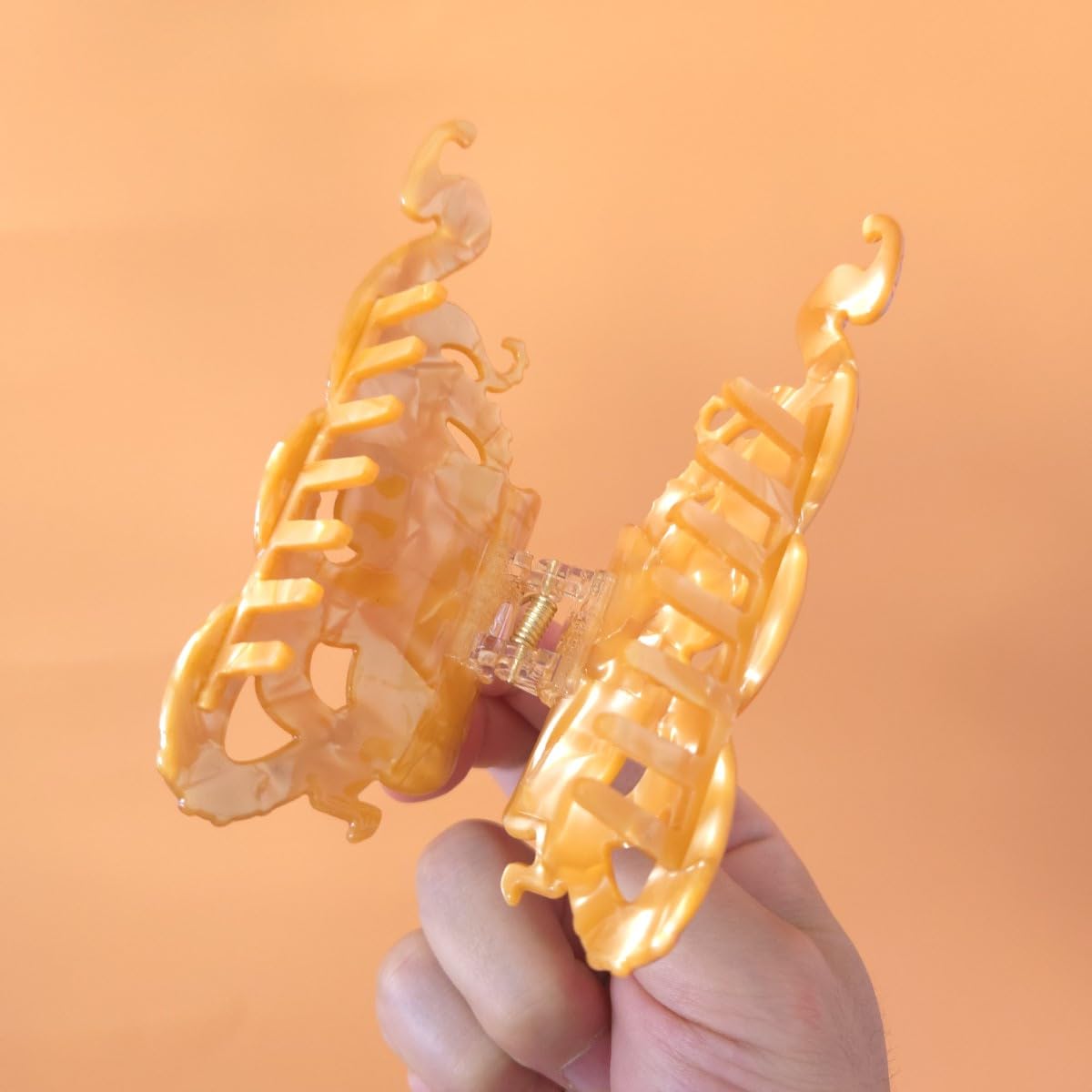Clip Sugar lifestyle beach setting shows playful look and travel convenience
