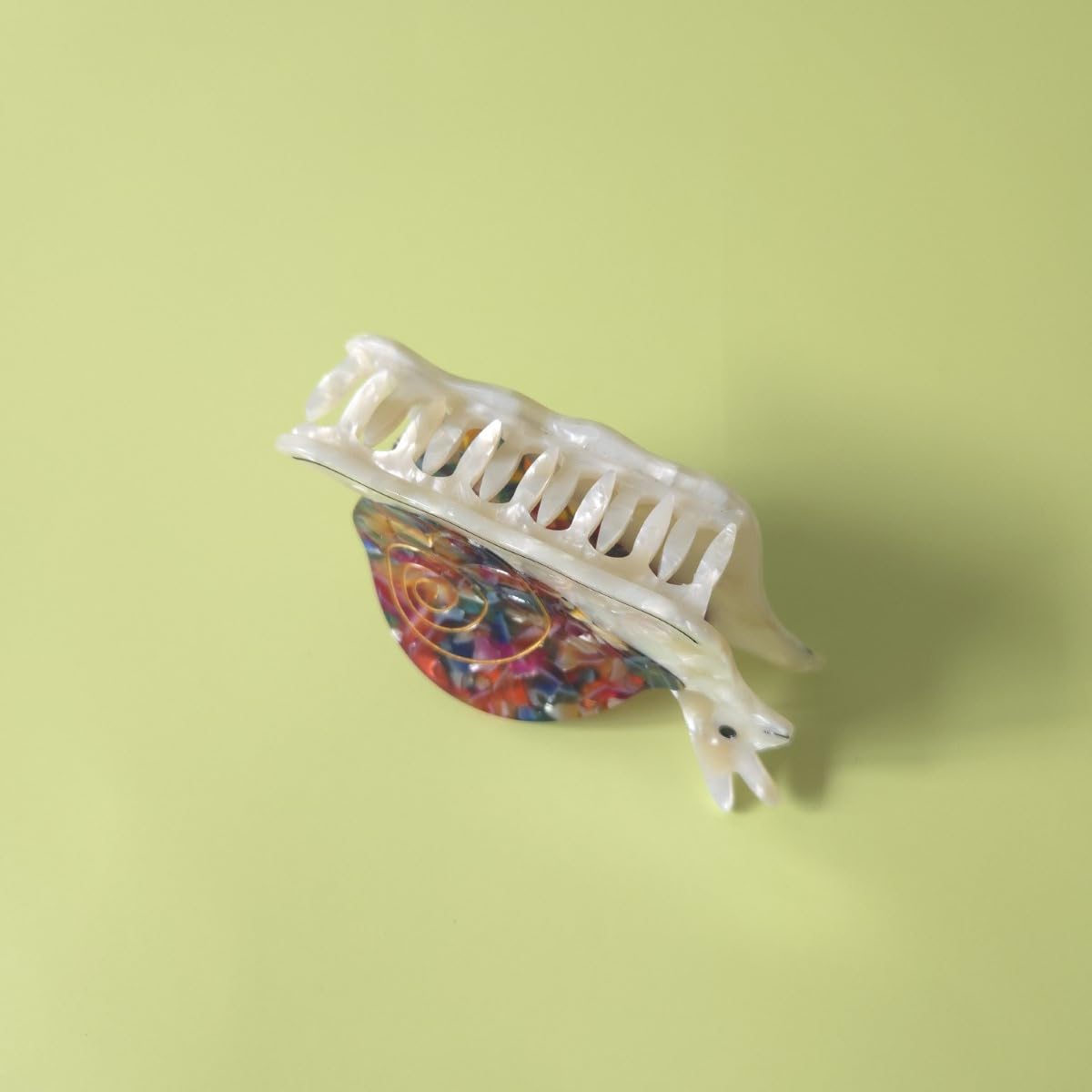 Clip Sugar scale photo beside fingers showing compact size and portability