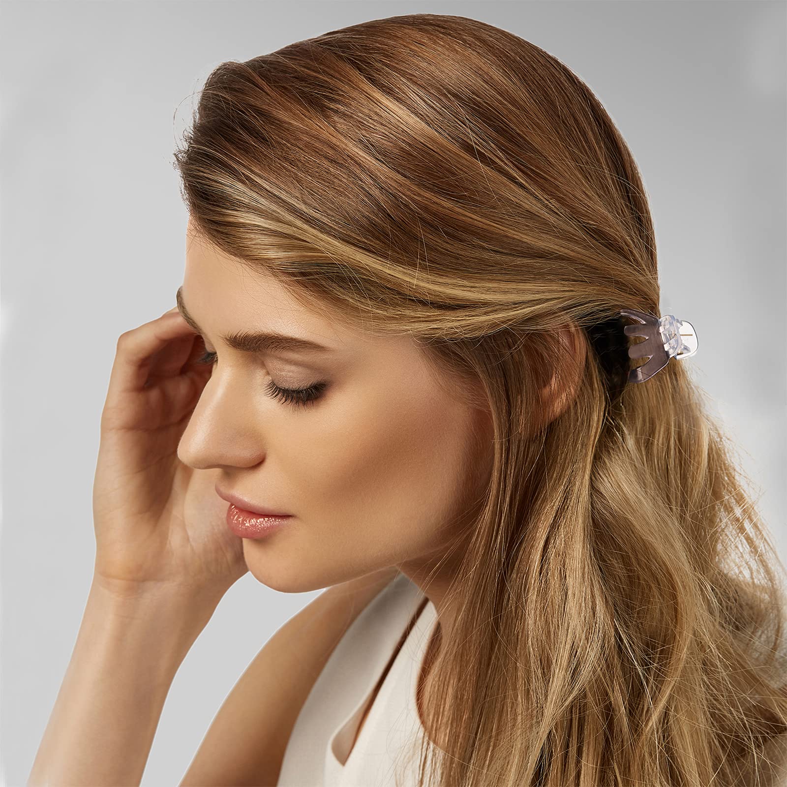 Cobahom clip used by mirror while applying makeup for hands-free convenience