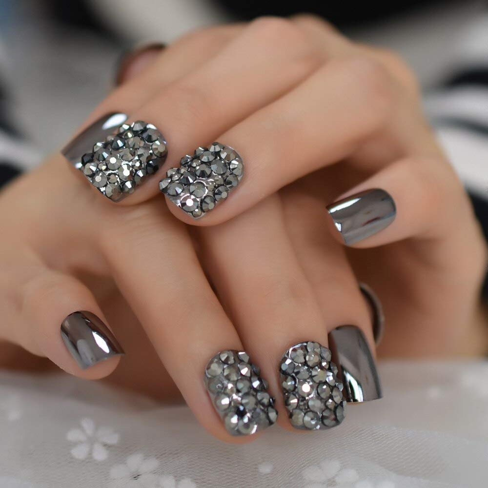 Coolnail front packaging showing smoky gray mirror tips and included tabs benefit: clear product overview