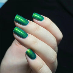COSMOO polish applied on fingers for real-life manicure inspiration