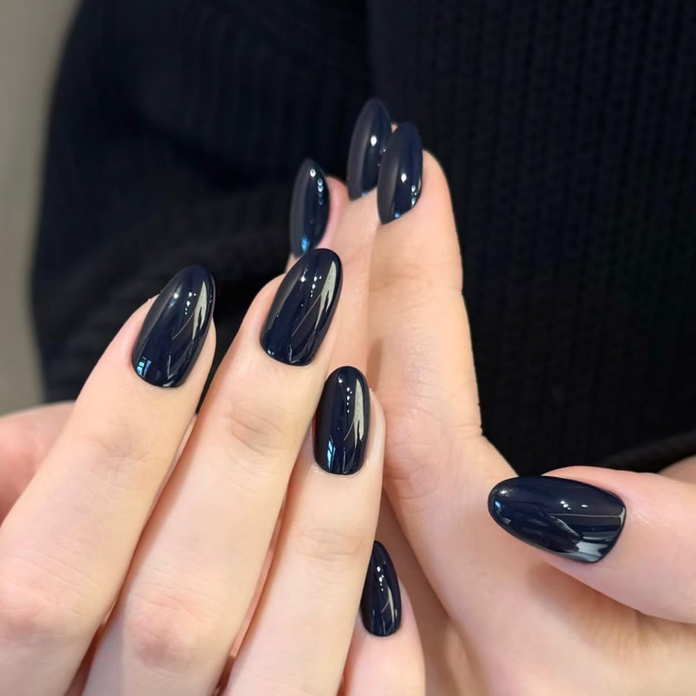 COSMOO open brush applying polish illustrating smooth coverage benefit