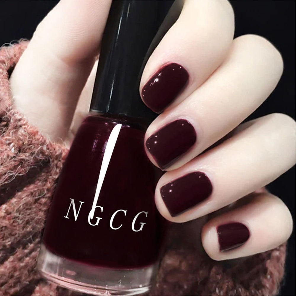 COSMOO front bottle dark red showing rich pigment and quick-dry benefit