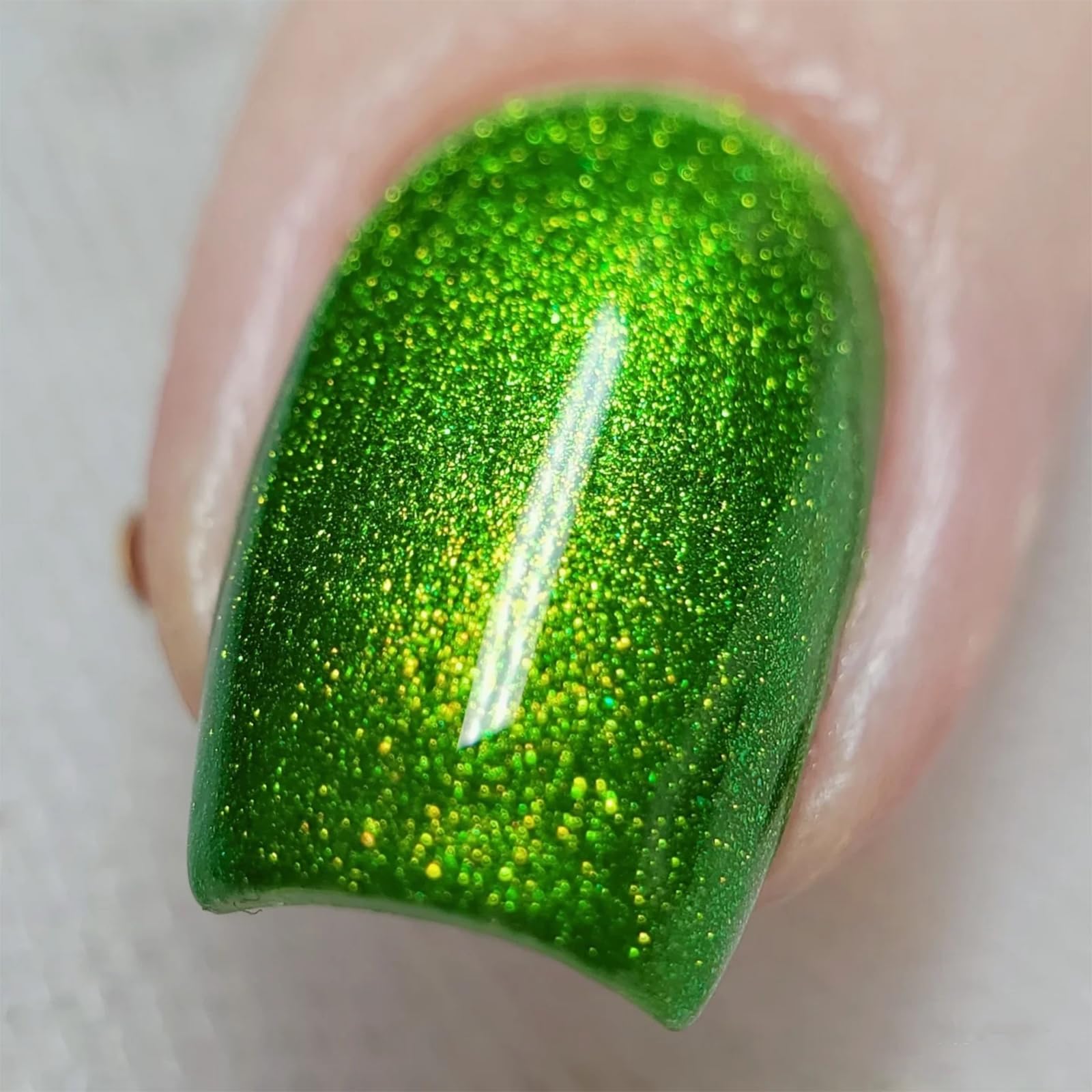 COSMOO nails at an evening event showcasing sparkling finish benefit